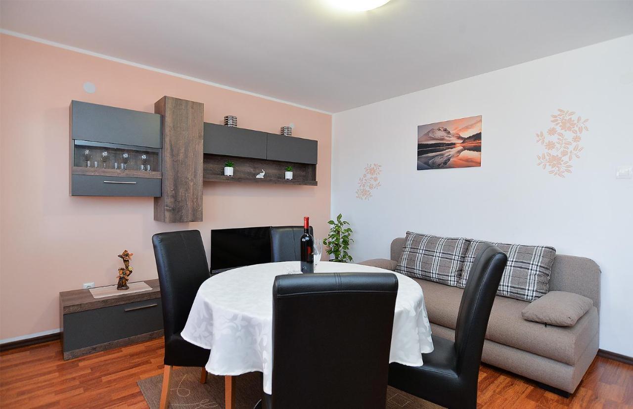 Apartments Milka 2074 Πόρετς Εξωτερικό φωτογραφία
