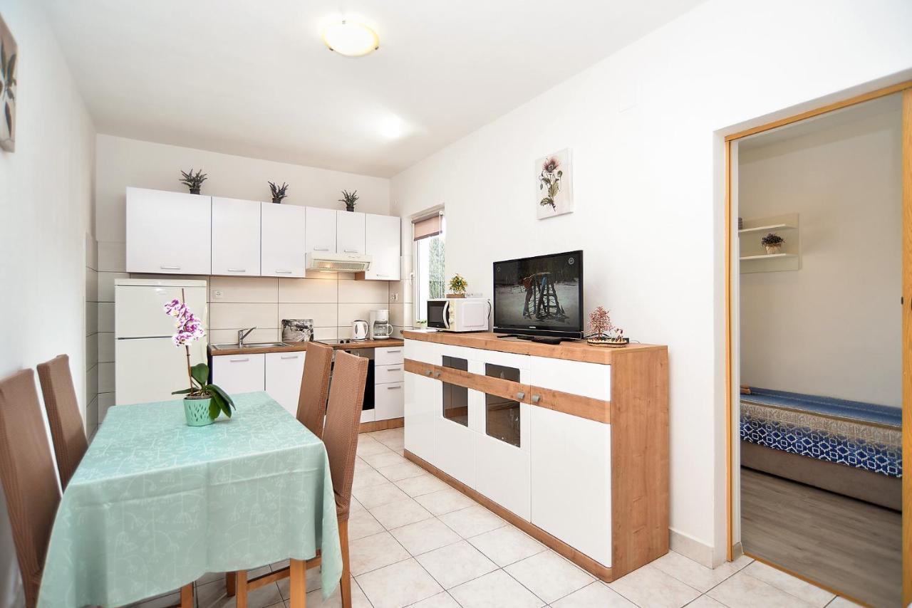 Apartments Milka 2074 Πόρετς Εξωτερικό φωτογραφία