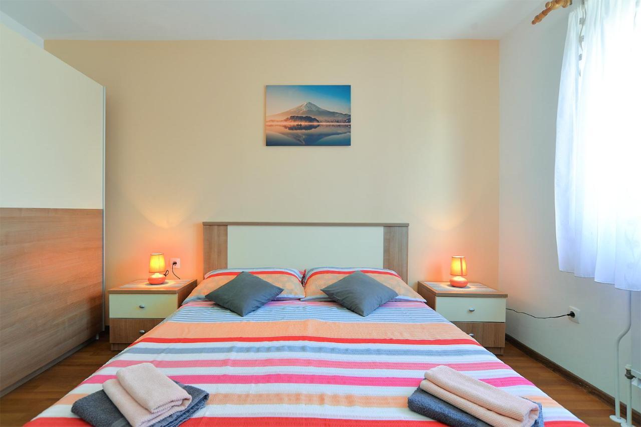 Apartments Milka 2074 Πόρετς Εξωτερικό φωτογραφία